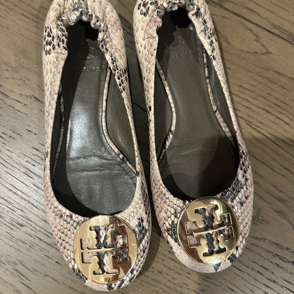 Tory Burch Snakeskin Flats. Size US 6.